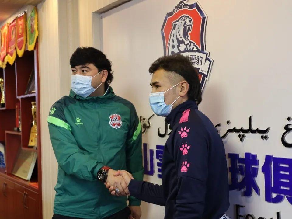 新疆足球少年网络走红，立志追求职业足球之路