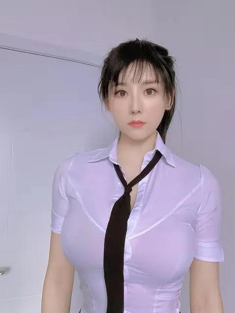 易阳最新写真视频，时尚潮流与摄影艺术的完美融合风采展露无遗