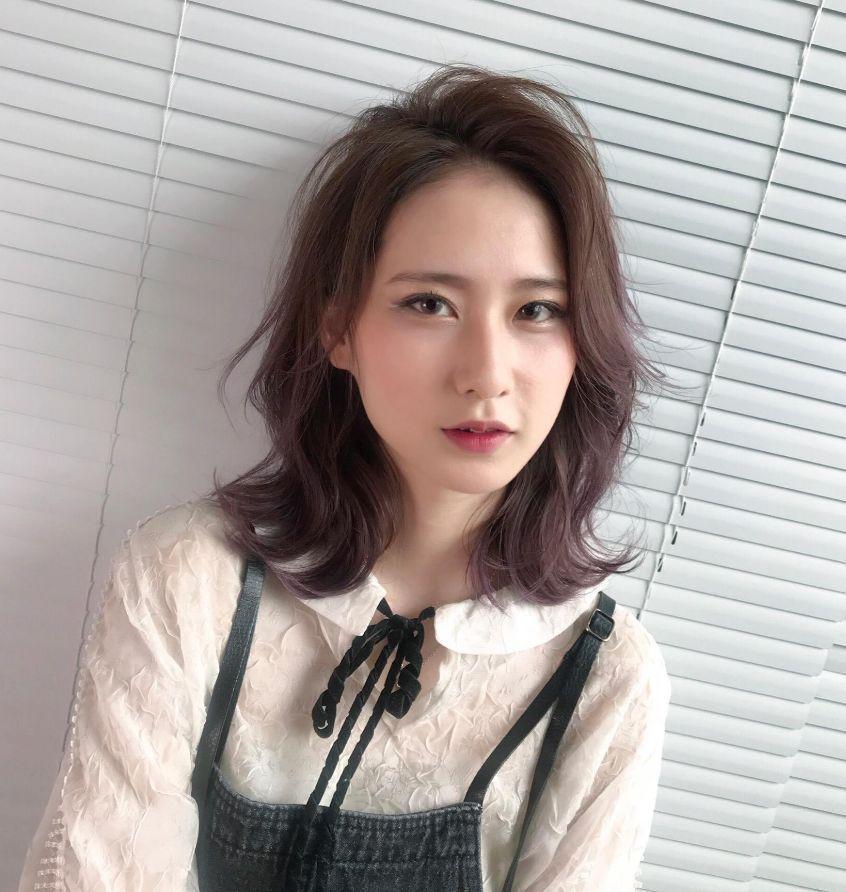 女性最新发型背后的友情故事与温馨时光分享