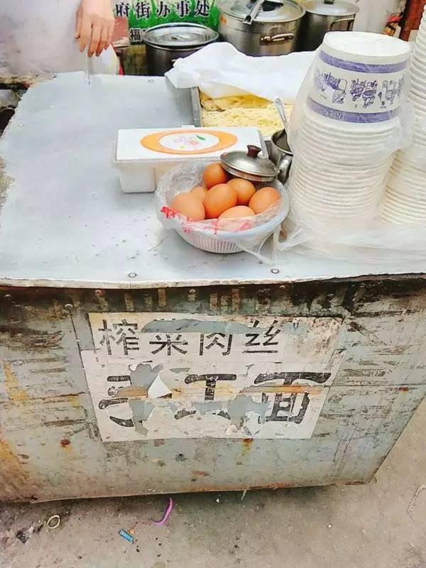 最新小吃机器探秘，小巷深处的神秘美食制作设备