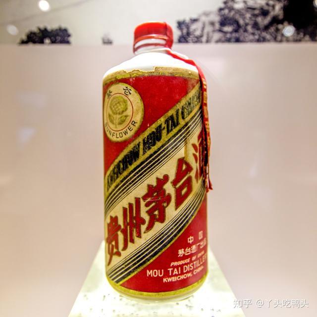 贵州茅台股票最新动态与小巷深处的酿酒秘境探索
